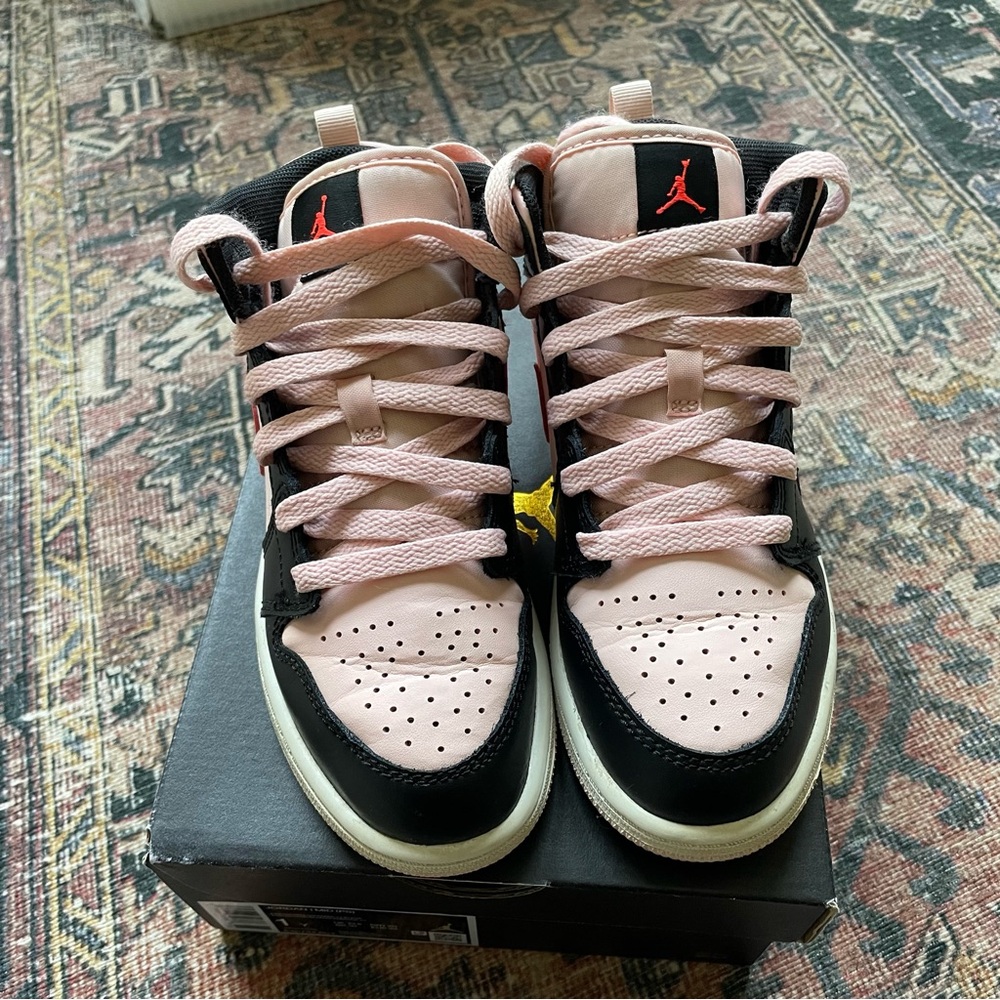 Nike Air Jordan 1 Mid PS Sz 1 Youth Atmosphere Pink Infrared 23 Black 640734-604 - Picture 2 of 12